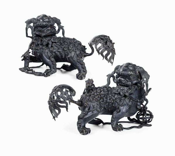 Coppia di cani di Pho in bronzo, Cina, Dinastia Ming, XVIII secolo