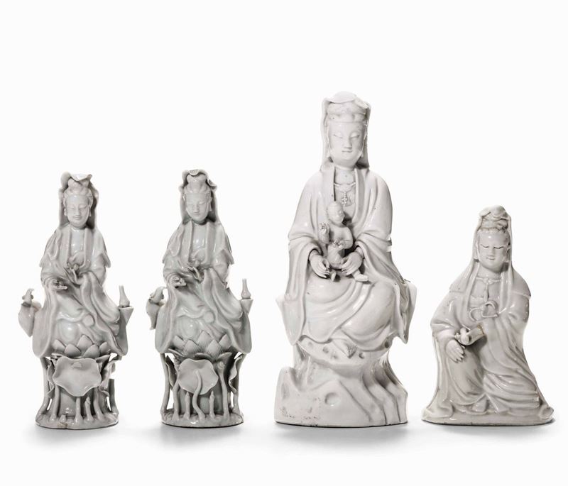 Quattro figure in porcellana Blanc de Chine raffiguranti Guanyin, Cina, Dinastia Qing, XIX secolo  - Asta Opere e arredi da collezioni lombarde e altre provenienze - Cambi Casa d'Aste