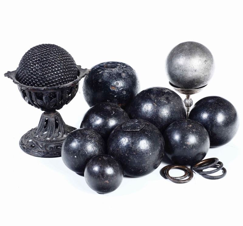 Insieme di bocce e palle in ferro  - Asta Da Collezioni Lombarde | Cambi Time - Cambi Casa d'Aste