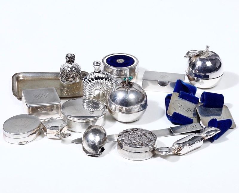 Lotto di scatoline e bomboniere in argento e altri materiali  - Asta Argenti | Cambi Time - Cambi Casa d'Aste