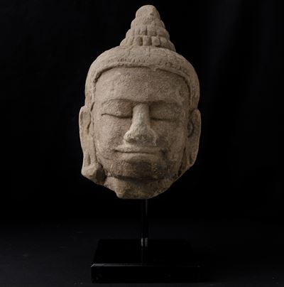 Testa di Buddha, pietra scolpita (Khmer), XIII secolo