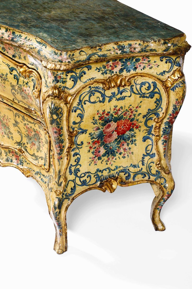 Commode Rococò in Legno Laccato con Lumeggiature in Oro, Venezia Seconda Metà XVIII Secolo