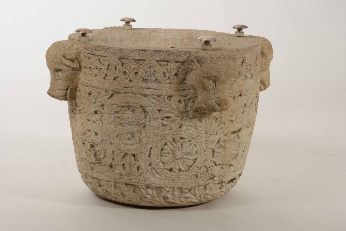 Vasca (fonte Battesimale?) Pietra D’istria Scolpita Arte Tardo Romanica Adriatica del XIV Secolo