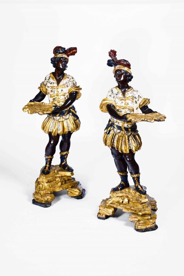 Importante coppia di mori  Legno scolpito, dipinto, dorato e laccato Arte barocca veneziana del XVIII  [..]