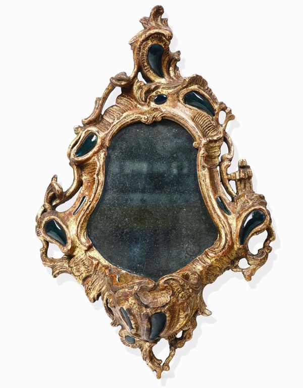 Acquasantiera a specchio Legno scolpito e dorato Inserti in vetro verde fuso  Manifattura veneziana, probabile XVIII secolo