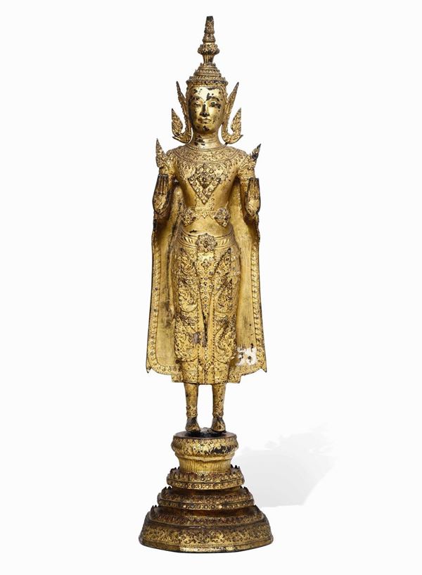 Antica scultura raffigurante divinità in bronzo dorato e cesellato, arte orientale, secolo XVIII (?)