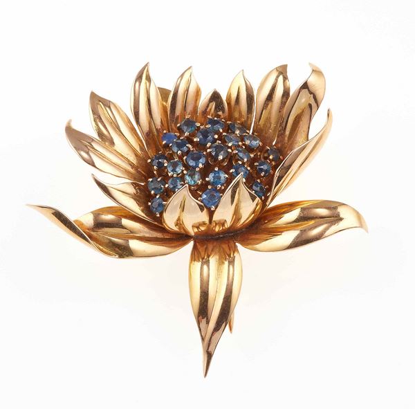 Sapphire and gold brooch