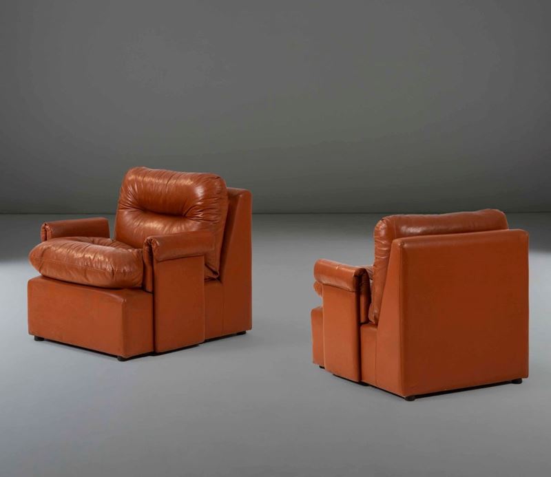 Coppia di poltrone con struttura in legno e rivestimento in pelle.  - Auction PopUp Design - Cambi Casa d'Aste