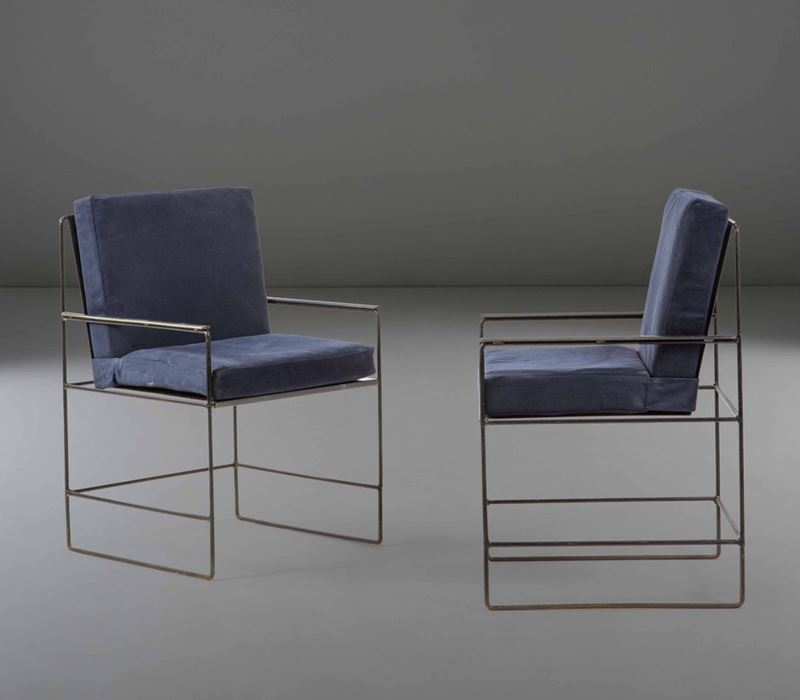 Coppia di poltrone con struttura in metallo laccato e cuscini in tessuto.  - Auction PopUp Design - Cambi Casa d'Aste