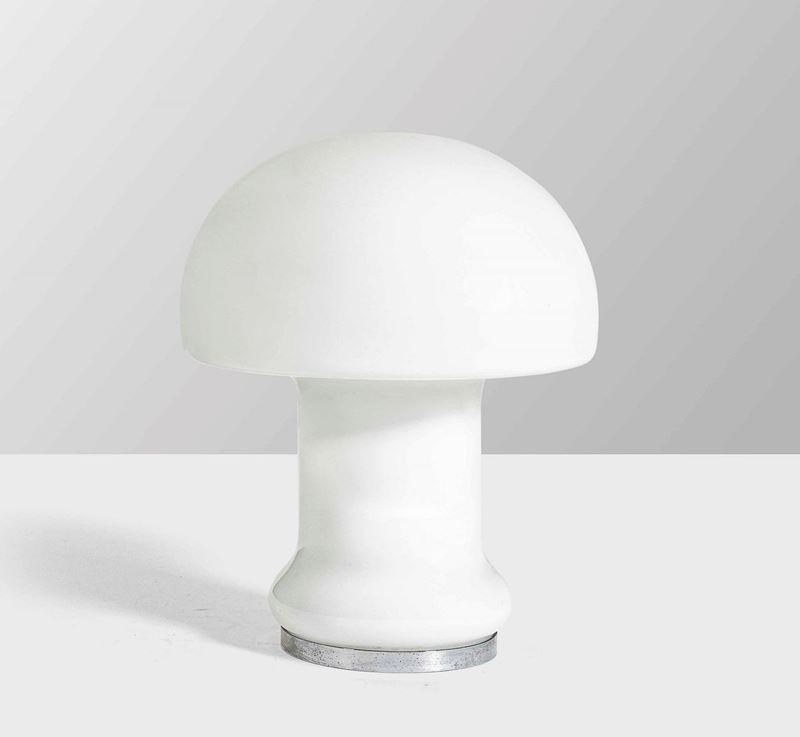 Lampada da tavolo con struttura in metallo cromato e diffusore in vetro di Murano.  - Auction PopUp Design - Cambi Casa d'Aste