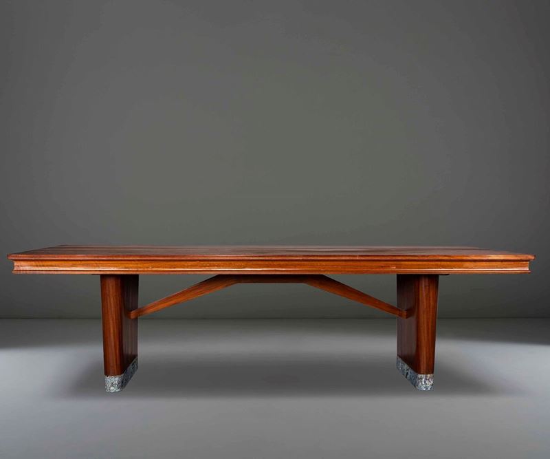 Grande tavolo con struttura e piano in legno e dettagli in marmo verde Alpi.  - Asta PopUp Design - Cambi Casa d'Aste