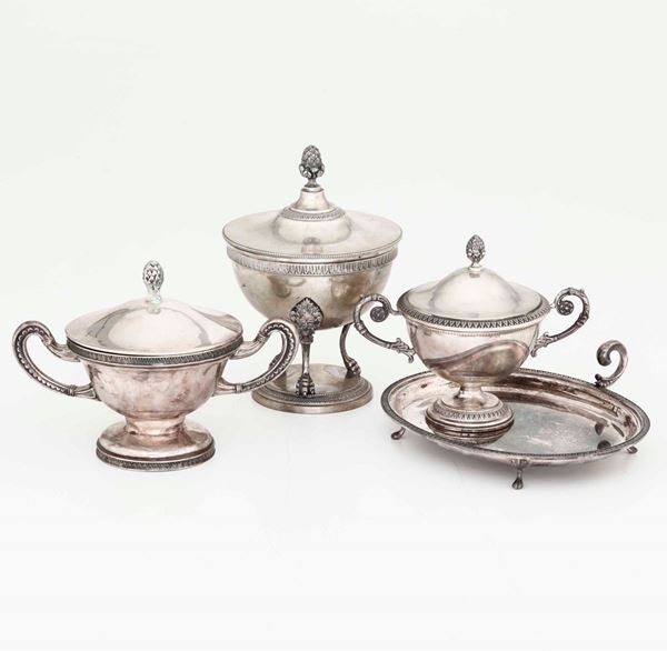 Tre zuccheriere e vassoietto in argento. Varie manifatture del XX secolo
