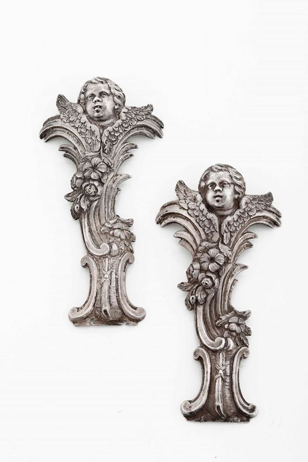 Coppia di fregi in argento fuso e cesellato. Argenteria italiana del XVIII-XIX secolo