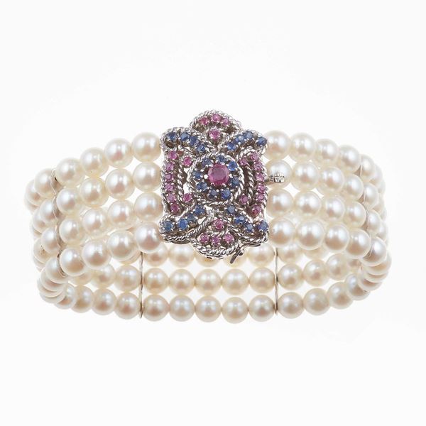 Demi-parure composta da collana e bracciale con perle coltivate, zaffiri e rubini