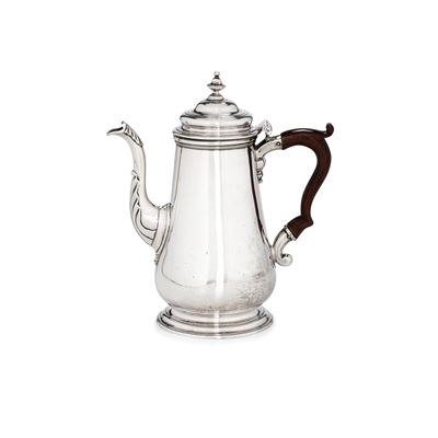 Caffettiera. Marchi della Città di Londra per L'anno 1740 e Dell'argentiere Robert Brown (?)
