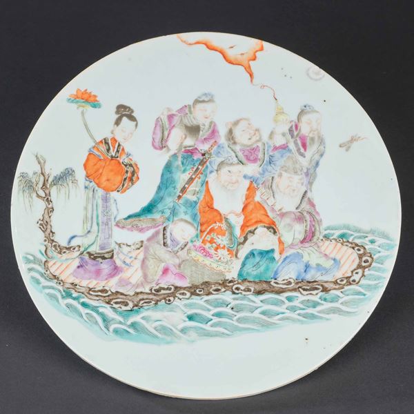 Placca circolare in porcellana con figure di saggi su imbarcazione, Cina, Dinastia Qing, periodo Jiaqing (1796-1820)