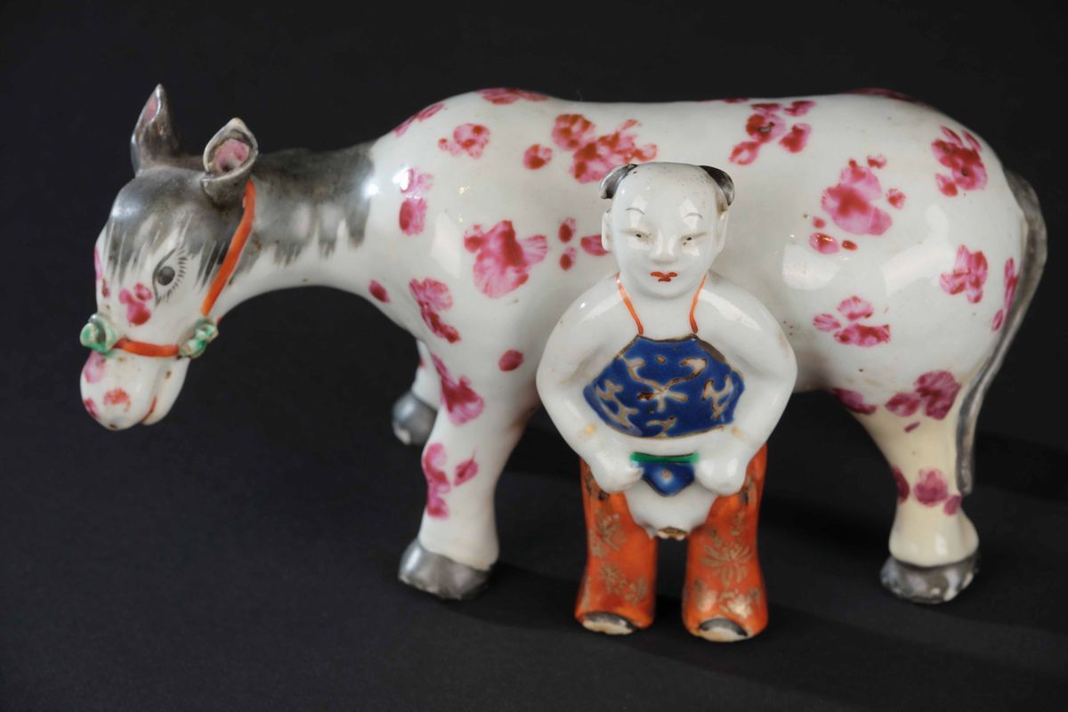 Figura di o'boy con Cavallo in Porcellana, Cina, Dinastia Qing, XIX Secolo
