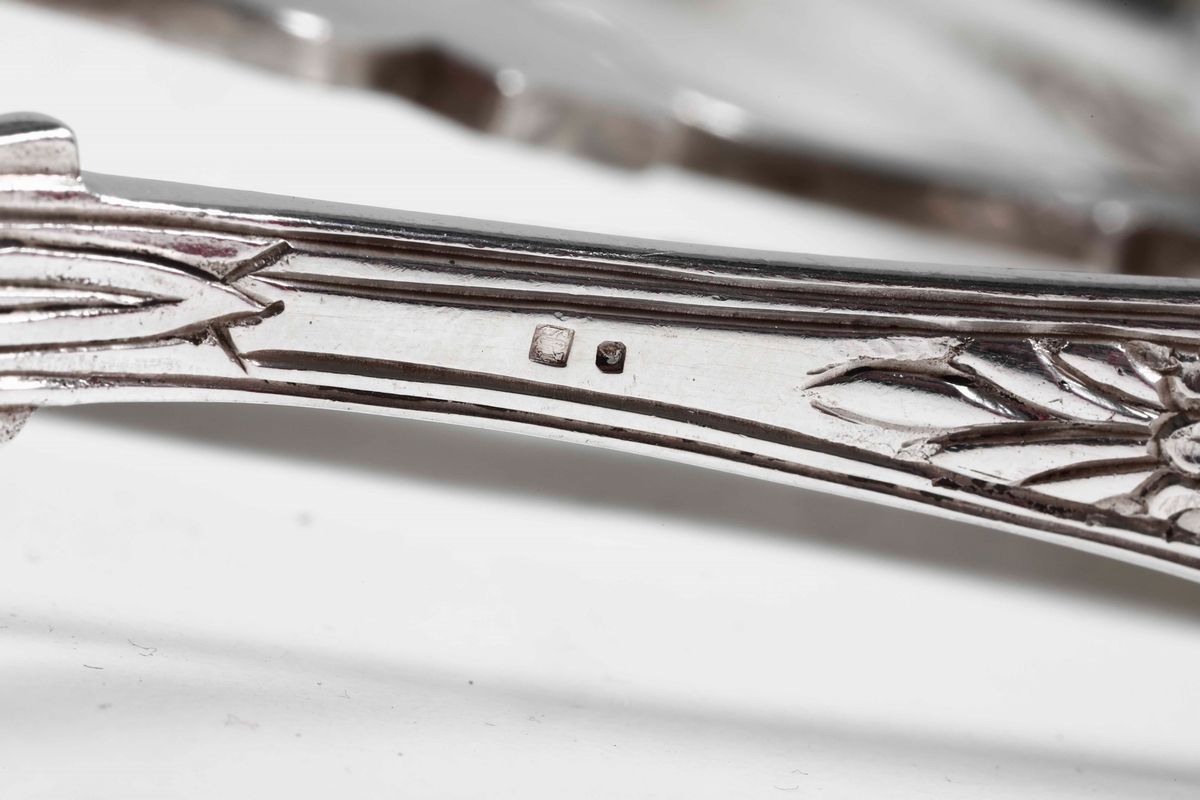 Servizio da Pesce in Argento Fuso e Cesellato. Manifattura della Prima Metà del XX Secolo