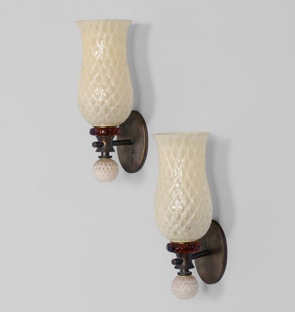 Murano - Coppia di lampade da parete con struttura in ottone e diffusore in vetro di Murano