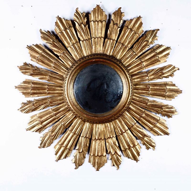 Specchiera in legno intagliato a raggiera dorata  - Asta Da Collezioni Lombarde | Cambi Time - Cambi Casa d'Aste
