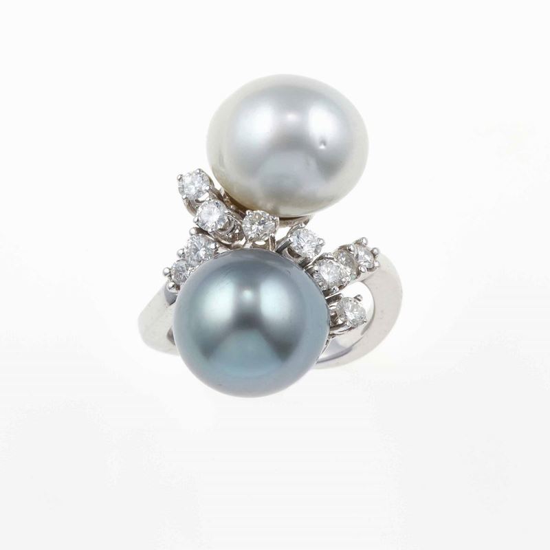 Anello contrariè con perle coltivate e piccoli diamanti  - Asta Fine Jewels - Cambi Casa d'Aste