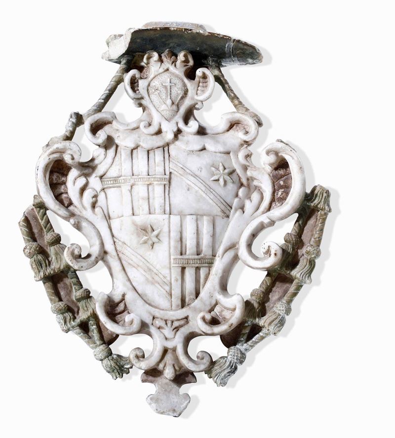 Stemma cardinalizio Marmo bianco con tracce di policromia  Arte barocca italiana del XVIII secolo  - Asta Scultura e Oggetti d'Arte - Cambi Casa d'Aste