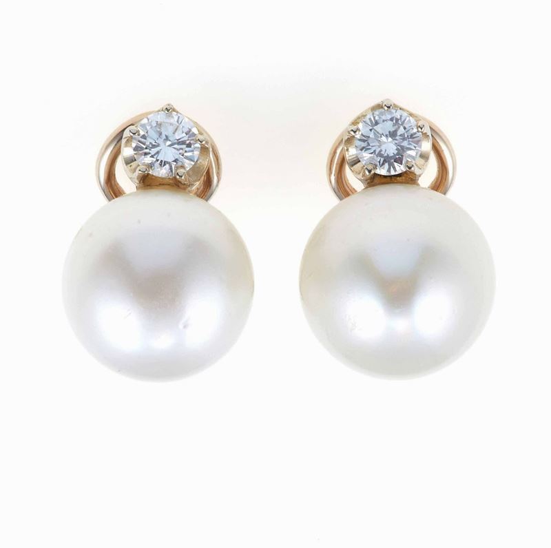 Orecchini con perle coltivate e diamanti  - Asta Fine Jewels - III - Cambi Casa d'Aste