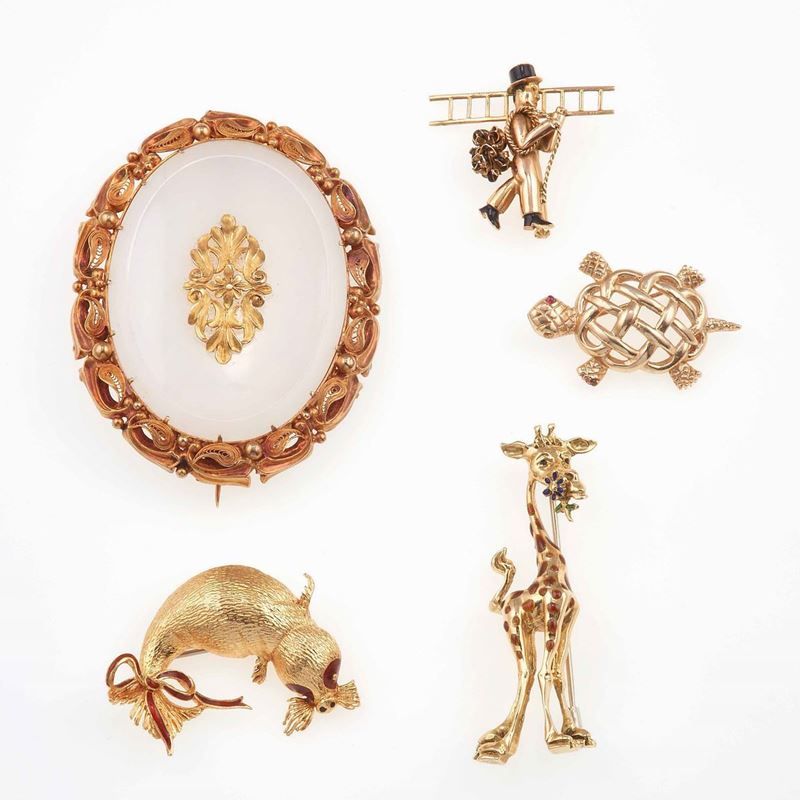 Five gold brooches  - Auction Jewels | Cambi Time - Cambi Casa d'Aste
