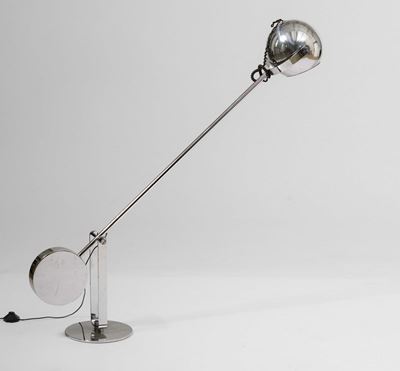Lampada da Terra Allungabile e Orientabile a Bilanciere con Struttura in Metallo Cromato.