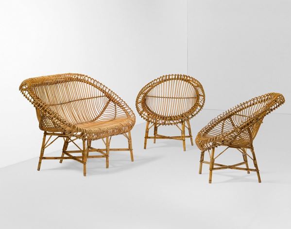 Salotto in vimini e bambù composto da divano e due poltrone.