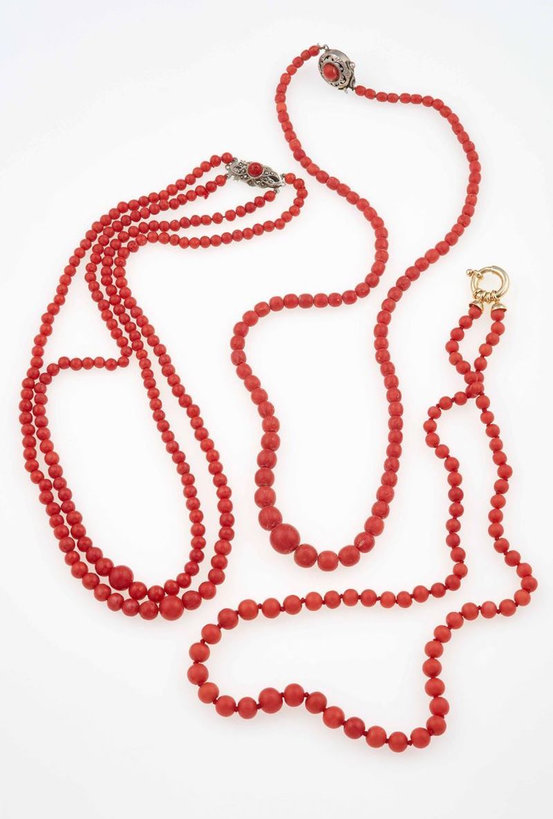 Lotto composto da tre collane in corallo  - Auction Fine Coral Jewels - II - Cambi Casa d'Aste