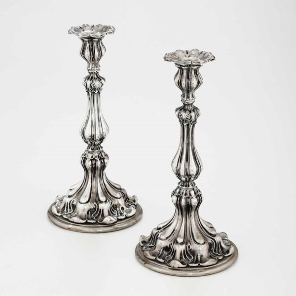 Coppia di candelieri in argento. Italia fine XIX secolo