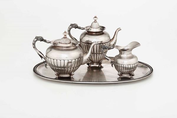 Servizio da tè e caffè in argento. Argenteria italiana del XX secolo. Argentiere Aldo Ervi, Firenze