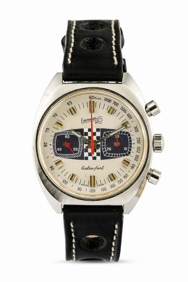 EBERHARD - Extrafort cronografo a due contatori con quadrante racing, cassa tonneau d'acciaio anni '70 e tasti a pompa.