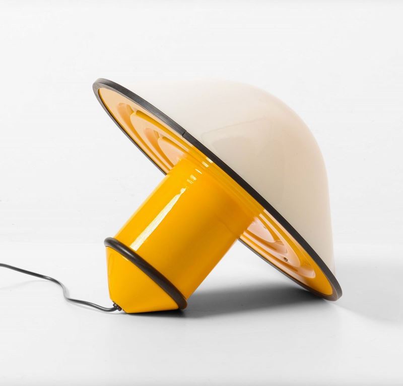 Lampada da tavolo con struttura in metallo laccato e diffusore in perspex.  - Auction Design Lab - Cambi Casa d'Aste