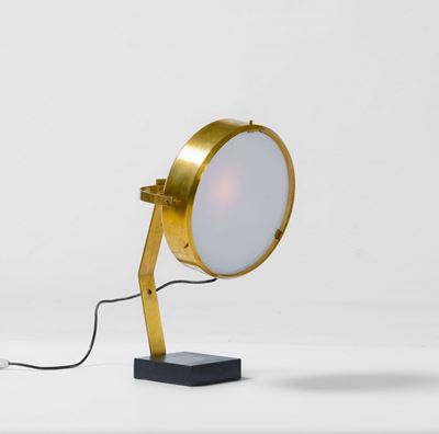 Lampada da Tavolo Orientabile con Struttura in Ottone e Vetro, Base in Metallo Laccato.