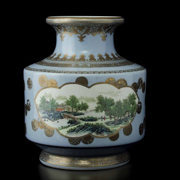 A porcelain vase, China, Republic, 1900s