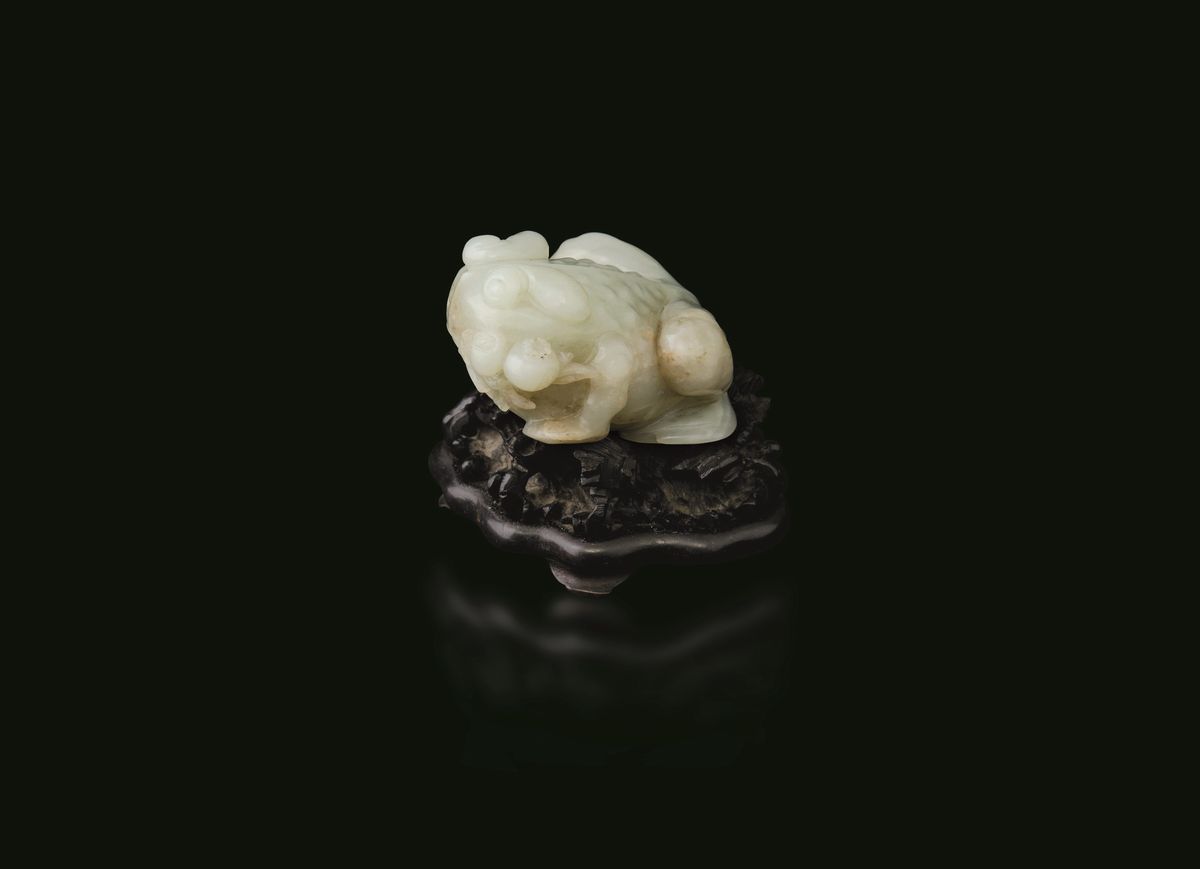 Figura di Rana Scolpita in Giada Bianca Celadon, Cina, Dinastia Qing, XIX Secolo
