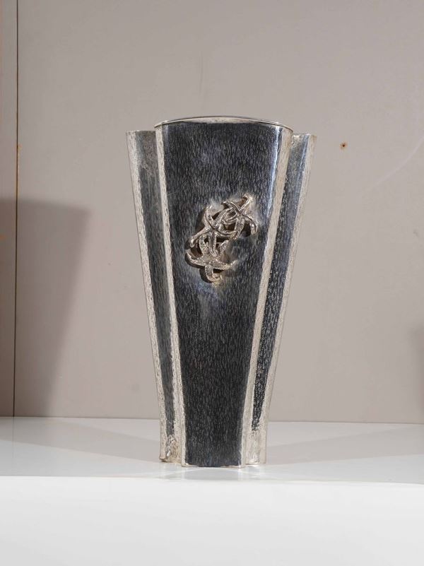 Importante vaso, Gian Maria Buccellati Argento sterling fuso, sagomato e martellato Italia XX secolo
