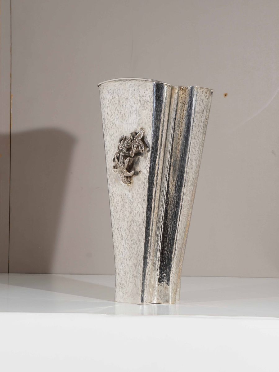 Importante Vaso, Gian Maria Buccellati Argento Sterling Fuso, Sagomato e Martellato Italia XX Sec...