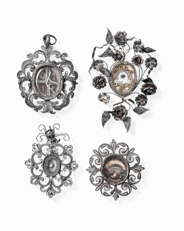 Quattro pendenti Filigrana e lamina d'argento sbalzata Arte italiana del XVIII secolo