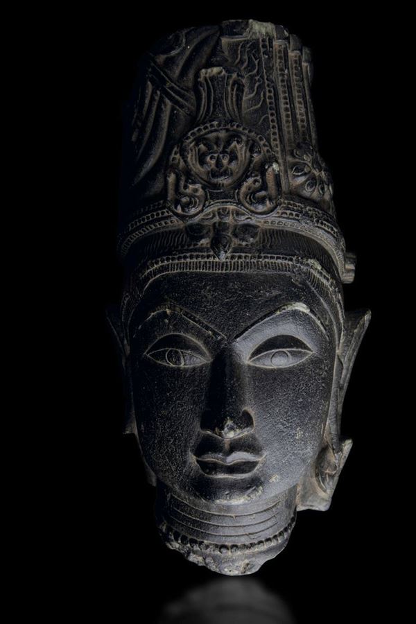 Testa di Shiva scolpita in pietra dipinta, India, XIX secolo