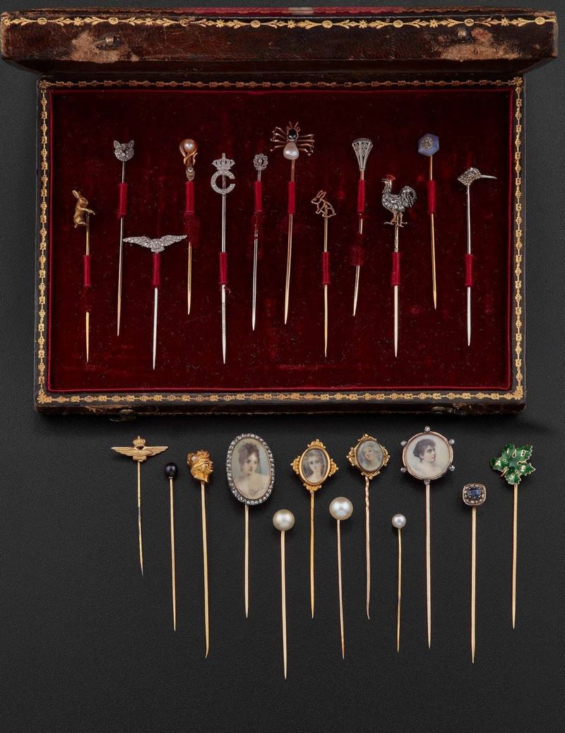 Collezione composta da 24 spilloni da cravatta. Scatola originale  - Auction Fine Coral Jewels - II - Cambi Casa d'Aste