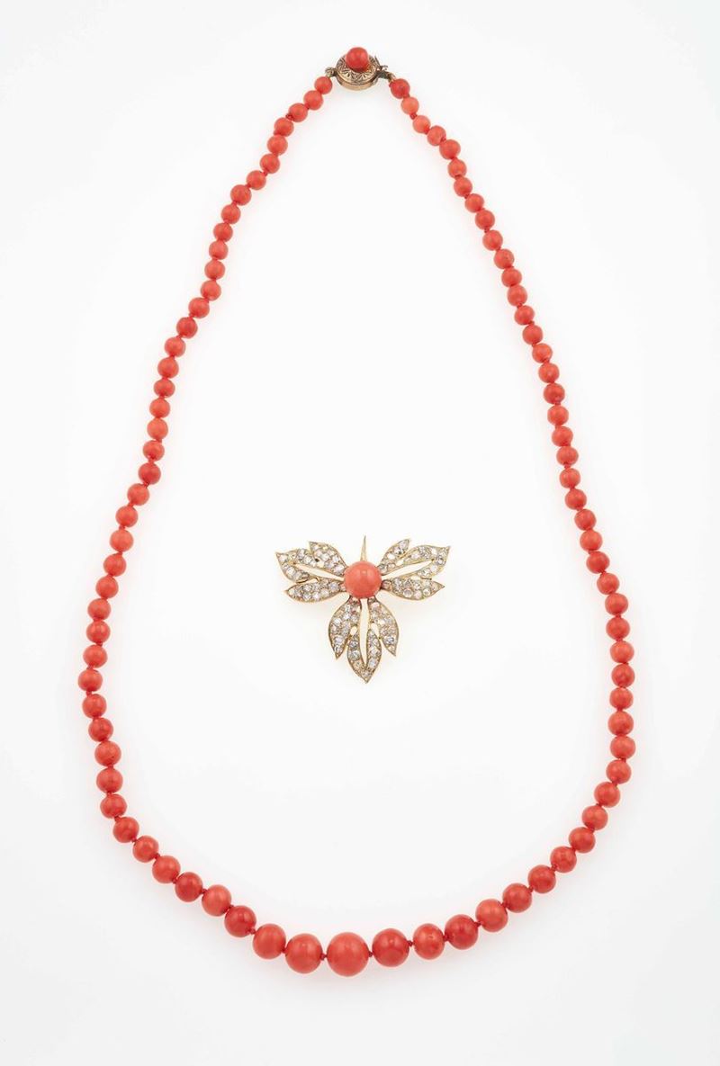 Lotto composto da una collana di corallo ed una spilla  - Asta Fine Coral Jewels - II - Cambi Casa d'Aste