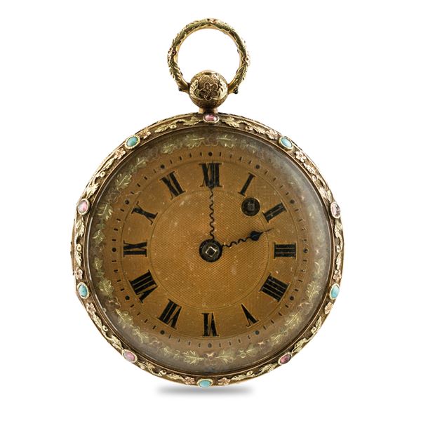 Orologio da tasca a quattro colori 1820-1830, cassa in oro basso con decorazione di pietre dure al retro.  Movimento con scappamento a verga con chiavetta, quadrante in oro inciso, mm 45, gr 40
