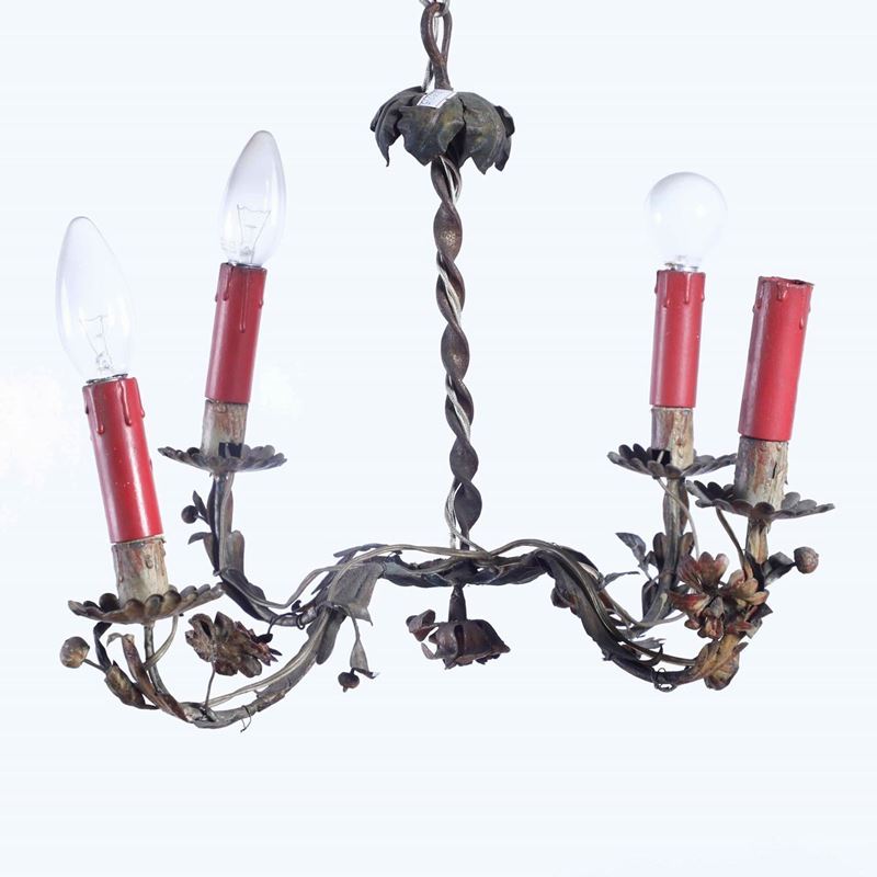 Lampadario in ferro battuto con motivi floreali a 4 braccia  - Auction Antique July | Cambi Time - Cambi Casa d'Aste