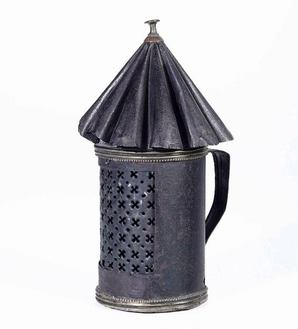 Lanterna Metallo sagomato e traforato Finimenti in ottone, XVIII-XIX secolo