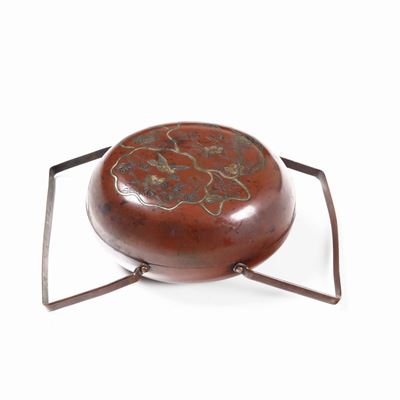Scatola in Bronzo Intarsiata in Ottone a Fiori e Volatile. Giappone Fine XIX Secolo