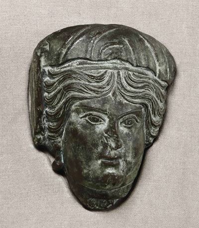 Maschera in Bronzo, Testa di Donna