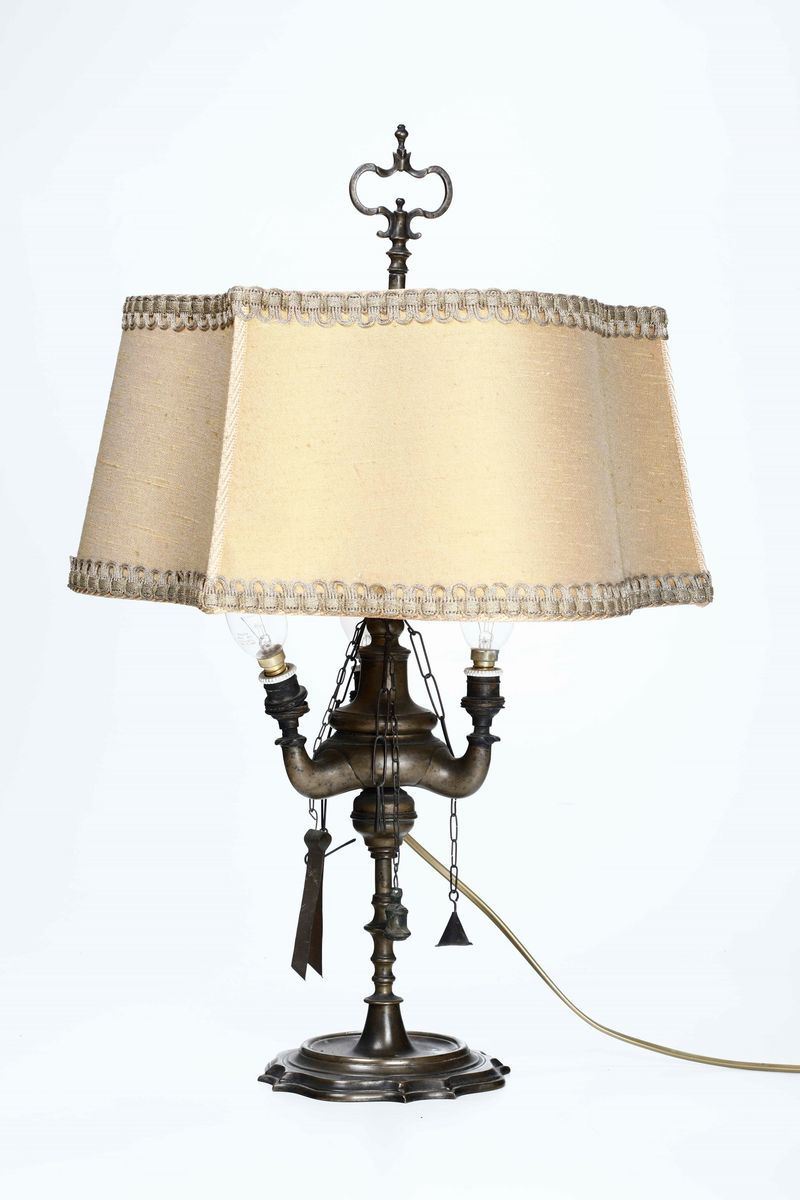 Lampada da tavolo con base a lucerna  - Auction Antiques | Timed Auction - Cambi Casa d'Aste
